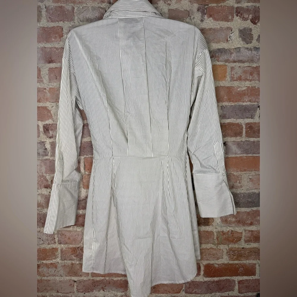 Classic Commense Striped Shirt Dress - Size Small |
100% Cotton - Picture 2 of 5